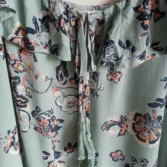 Maurices Floral Ruffle Trim Cold Shoulder Top Size XXL - Picture 6 of 13